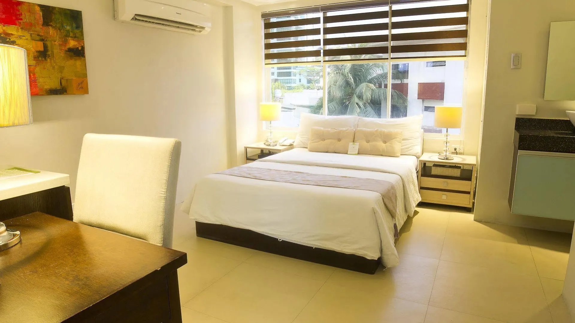 Palm Rock Residences Makati City 3*,  Filipiny