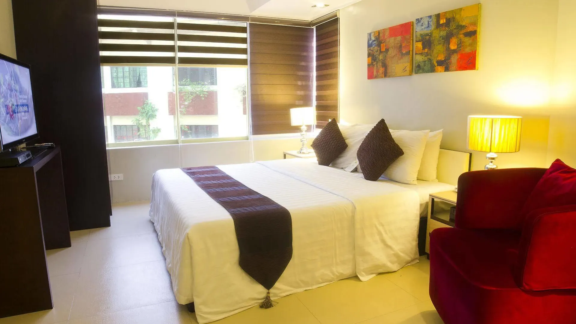 Palm Rock Residences Makati City 3*,